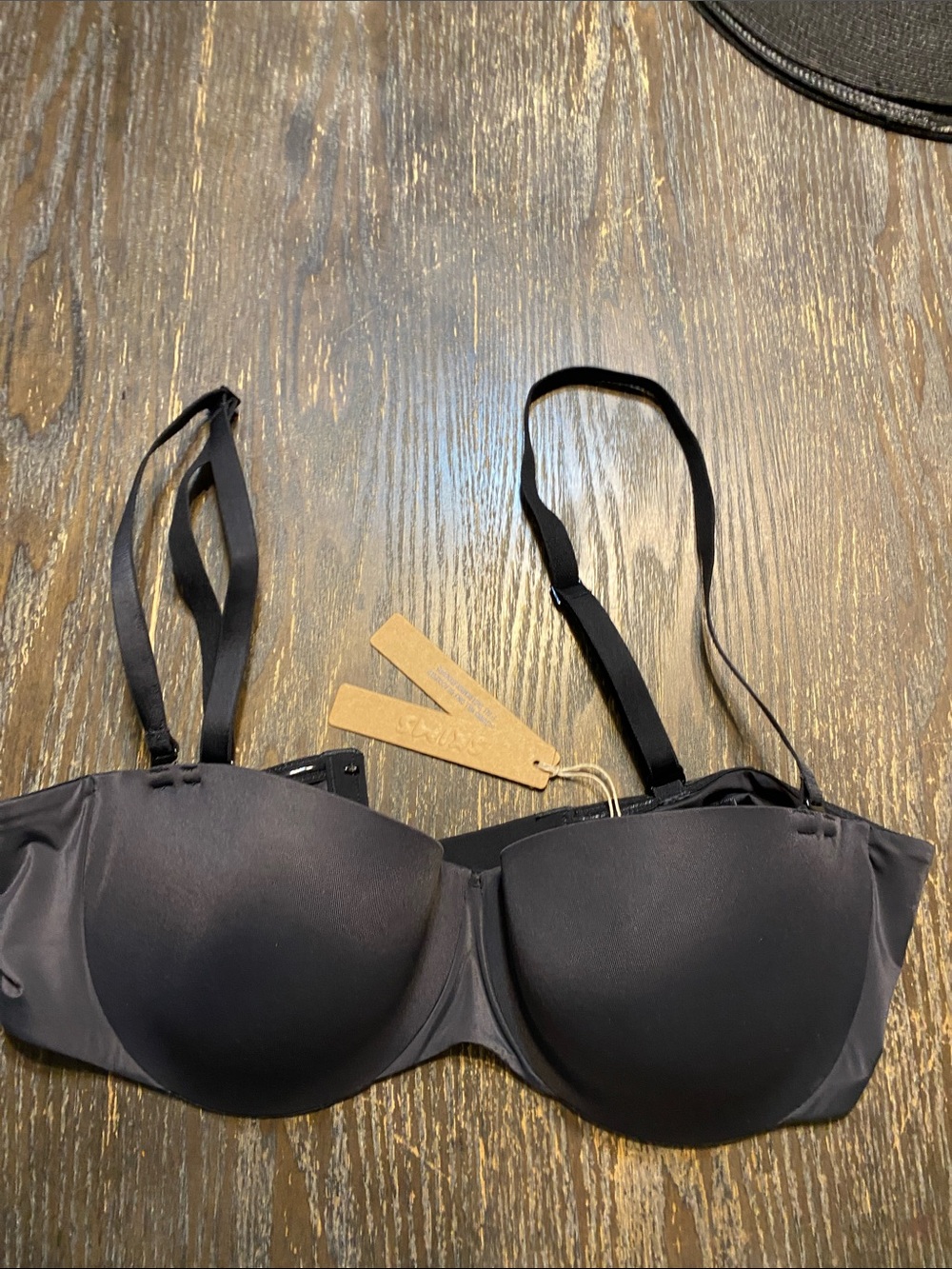 SKIMS Black smooth intimate lightly lined Convertible Strapless 36D NWT Bra